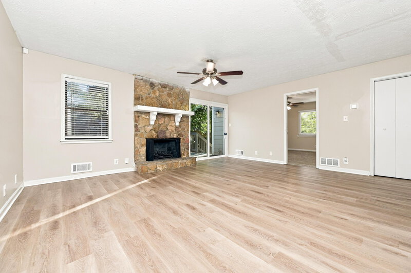 1,645/Mo, 5069 Great Meadows Rd Lithonia, GA 30038 Living Room View 2