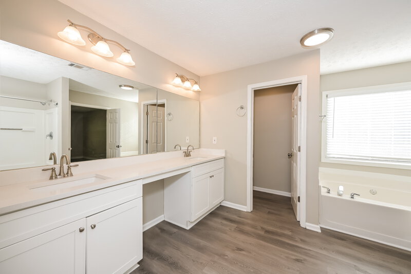 2,430/Mo, 5667 Lake Trace Lithonia, GA 30058 Main Bathroom View
