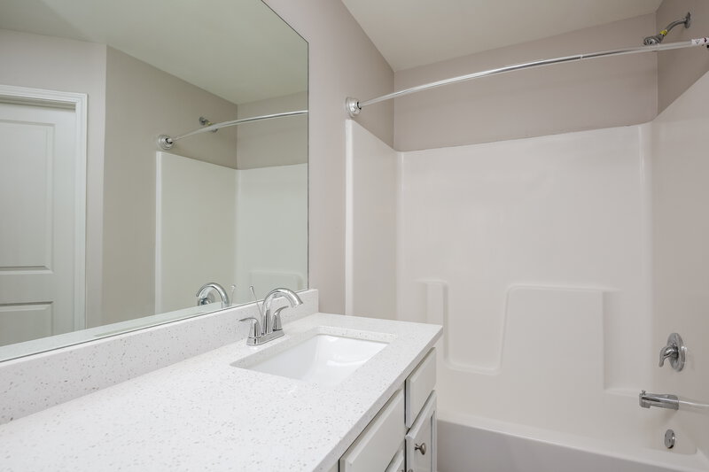2,920/Mo, 643 Nonsuch Way Winder, GA 30680 Main Bathroom View