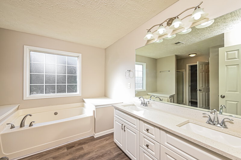 2,390/Mo, 785 Georgian Hills Dr Lawrenceville, GA 30045 Main Bathroom View