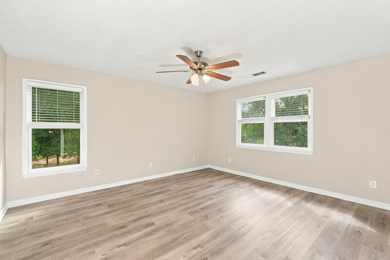 2,220/Mo, 4988 Wynhurst Way Stone Mountain, GA 30088 Living Room View 2