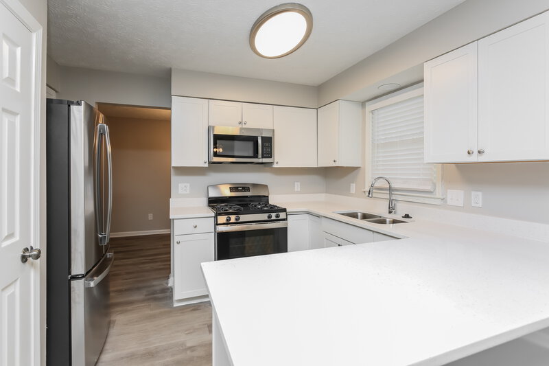 2,235/Mo, 4988 Wynhurst Way Stone Mountain, GA 30088 Kitchen View