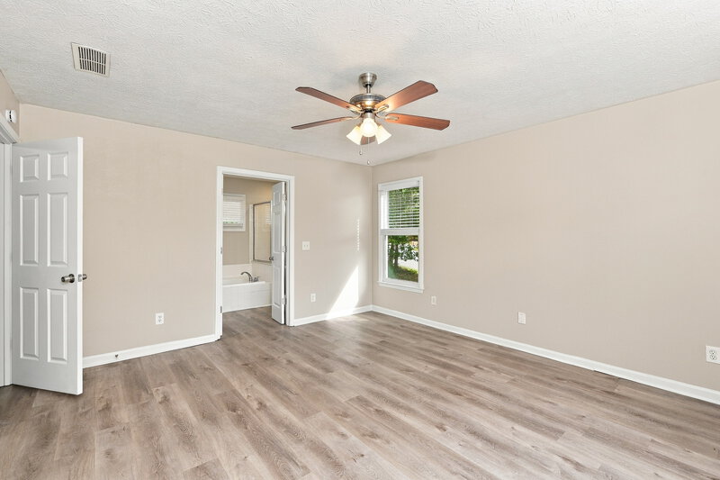 2,220/Mo, 4988 Wynhurst Way Stone Mountain, GA 30088 Primary Bedroom View