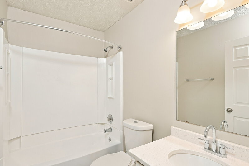 2,220/Mo, 4988 Wynhurst Way Stone Mountain, GA 30088 Bathroom View