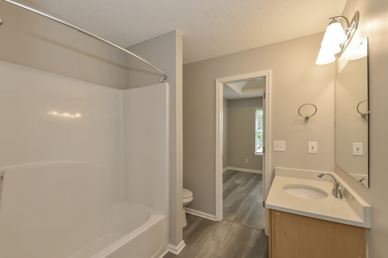 2,475/Mo, 1726 Byrom Pkwy Jonesboro, GA 30296 Bathroom View