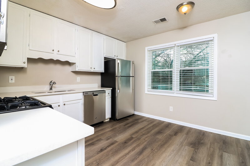 2,080/Mo, 1531 Scott Oaks Court SW Marietta, GA 30008 Kitchen View 3
