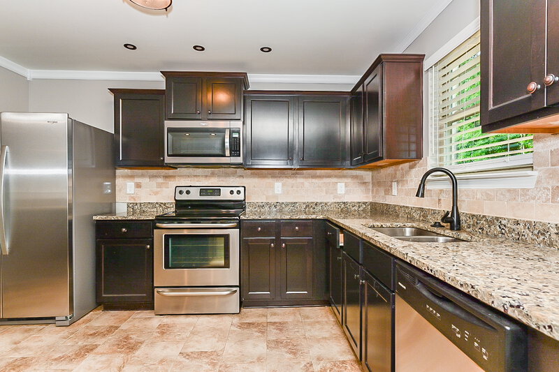 0/Mo, 166 Pristine Dr Locust Grove, GA 30248 Kitchen View 2