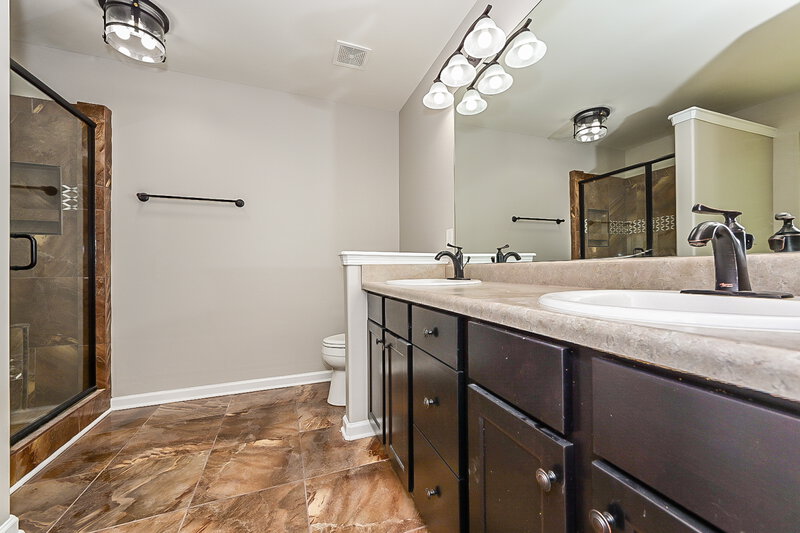 0/Mo, 166 Pristine Dr Locust Grove, GA 30248 Main Bathroom View