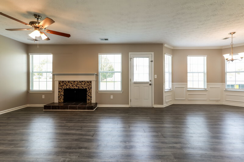2,415/Mo, 125 Heaton Place Trl Covington, GA 30016 Living Room View