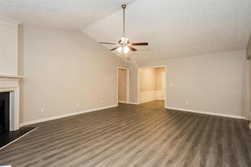2,540/Mo, 8391 Taylor Rd Riverdale, GA 30274 Living Room View 2