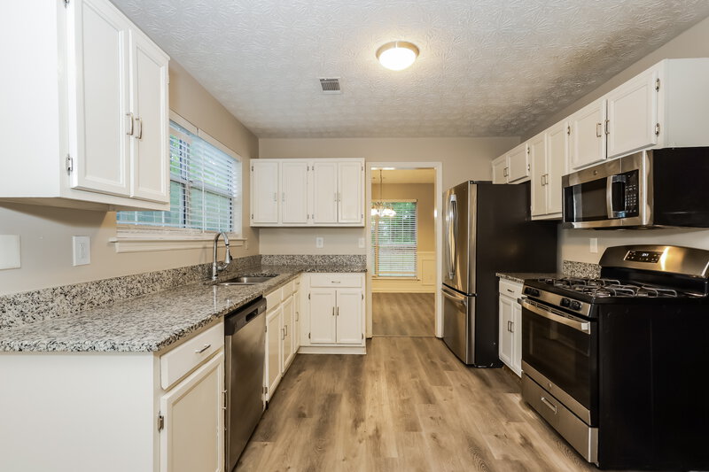 2,540/Mo, 8391 Taylor Rd Riverdale, GA 30274 Kitchen View