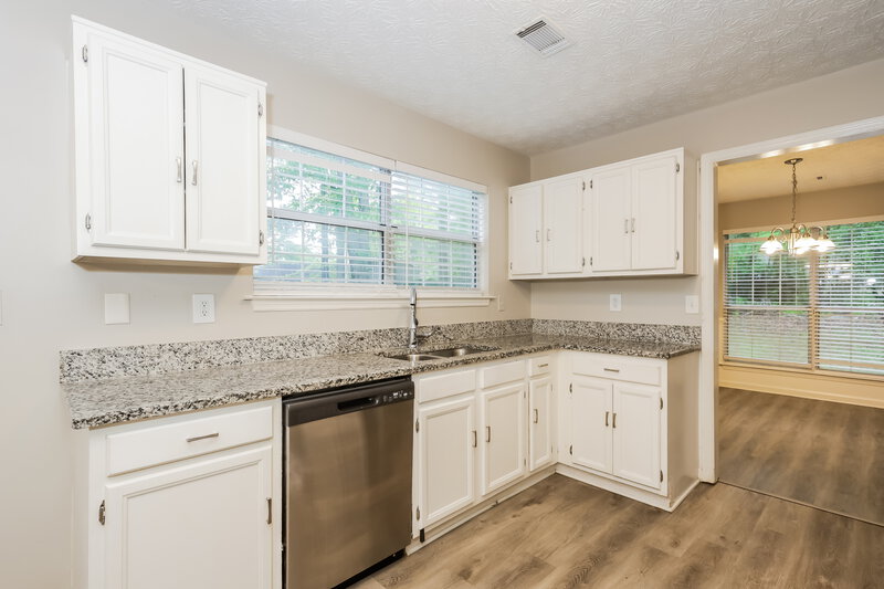2,540/Mo, 8391 Taylor Rd Riverdale, GA 30274 Kitchen View 2