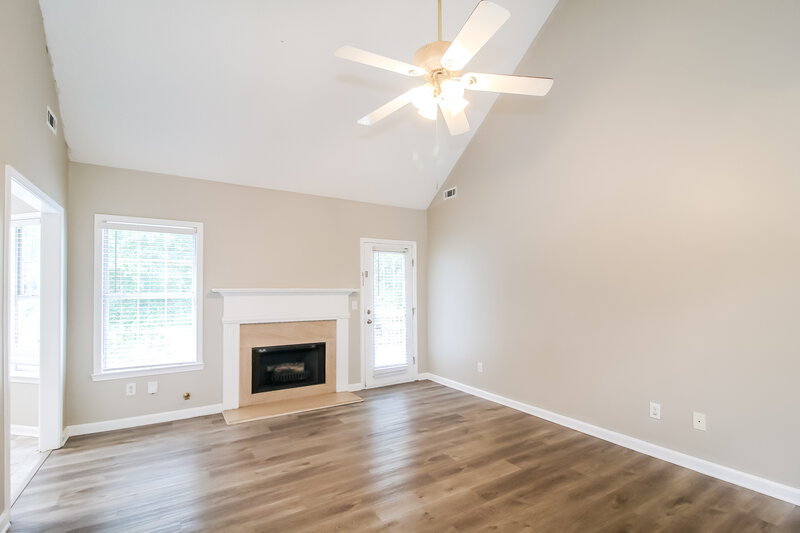 2,675/Mo, 155 Byington Dr Fayetteville, GA 30214 Living Room View 2