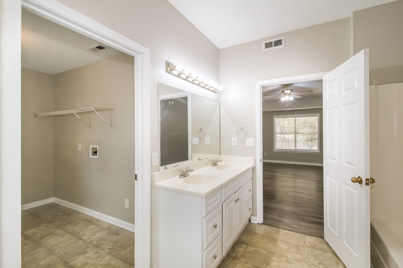 2,675/Mo, 155 Byington Dr Fayetteville, GA 30214 Bathroom View