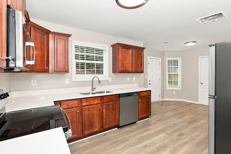 0/Mo, 101 Revolutionary Dr Hampton, GA 30228 Kitchen View