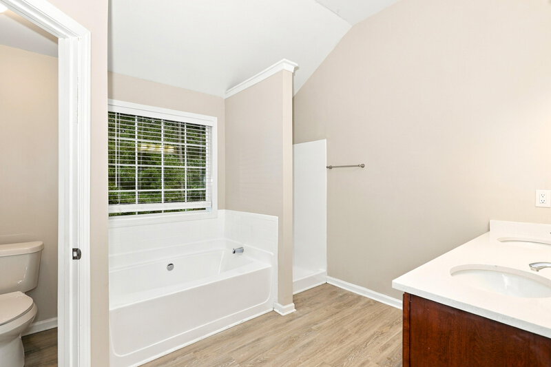 0/Mo, 101 Revolutionary Dr Hampton, GA 30228 Primary Bathroom View