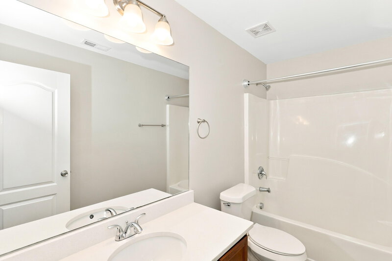 0/Mo, 101 Revolutionary Dr Hampton, GA 30228 Bathroom View