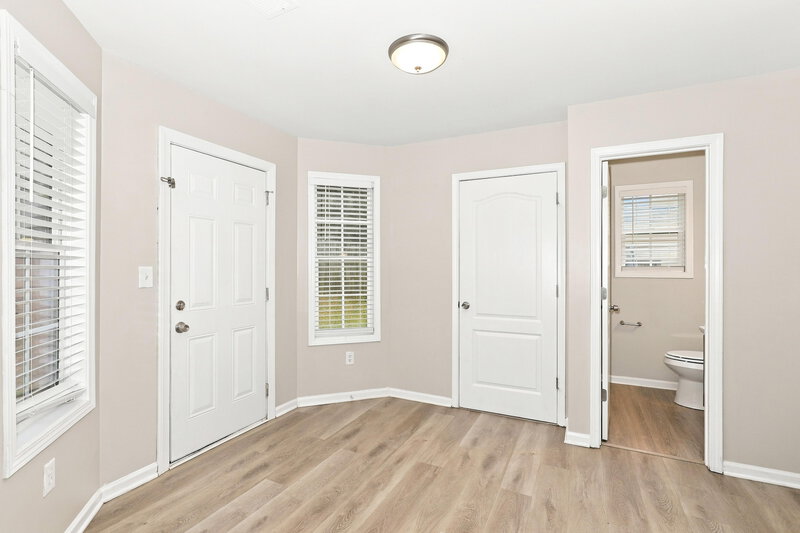 0/Mo, 101 Revolutionary Dr Hampton, GA 30228 Hallway View