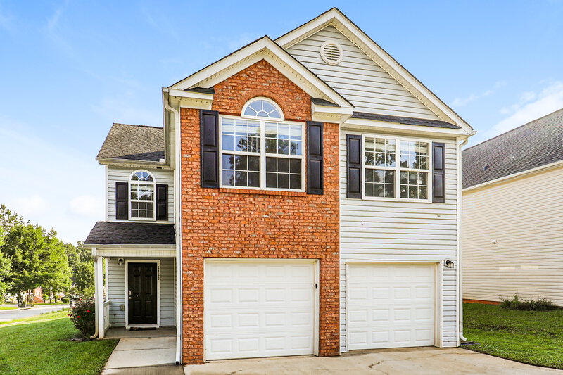 2,110/Mo, 5862 Amerson Ln Ellenwood, GA 30294 Front View