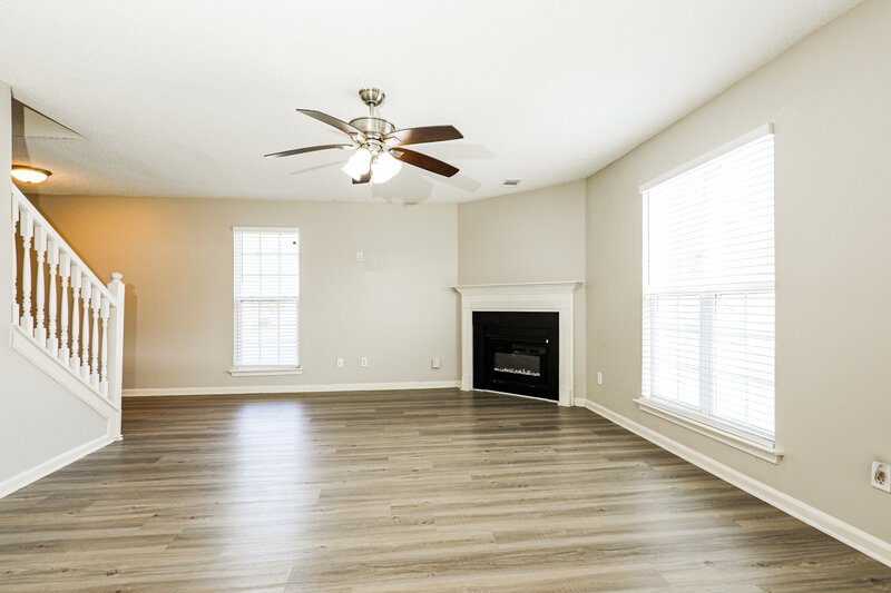 2,110/Mo, 5862 Amerson Ln Ellenwood, GA 30294 Living Room View