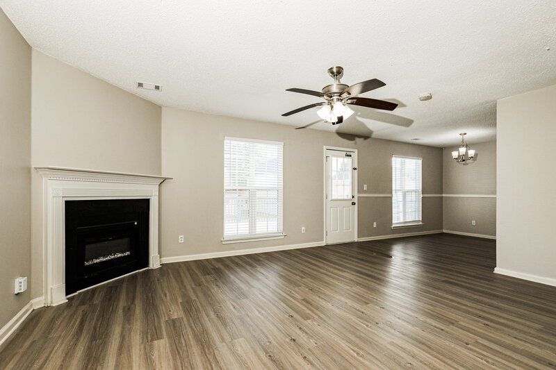 2,110/Mo, 5862 Amerson Ln Ellenwood, GA 30294 Living Room View 2