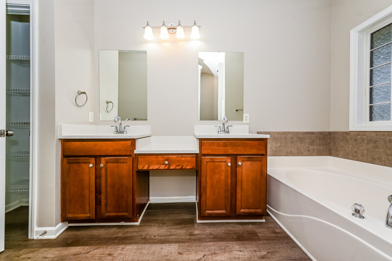 2,135/Mo, 9025 Aldbury Dr Locust Grove, GA 30248 Main Bathroom View 2