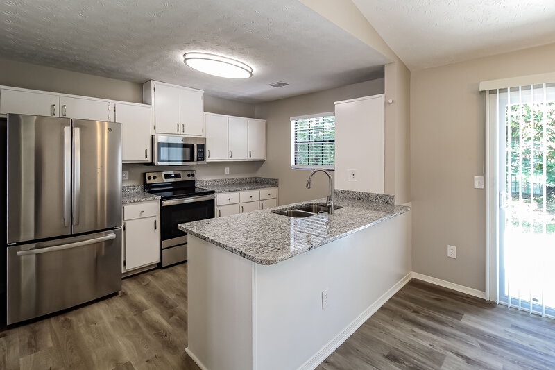 2,030/Mo, 1895 Petite Ln Lithonia, GA 30058 Kitchen View