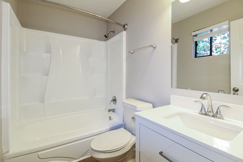 2,030/Mo, 1895 Petite Ln Lithonia, GA 30058 Main Bathroom View