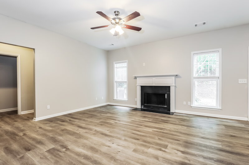 2,315/Mo, 4358 Savannah Dr Atlanta, GA 30349 Living Room View 2
