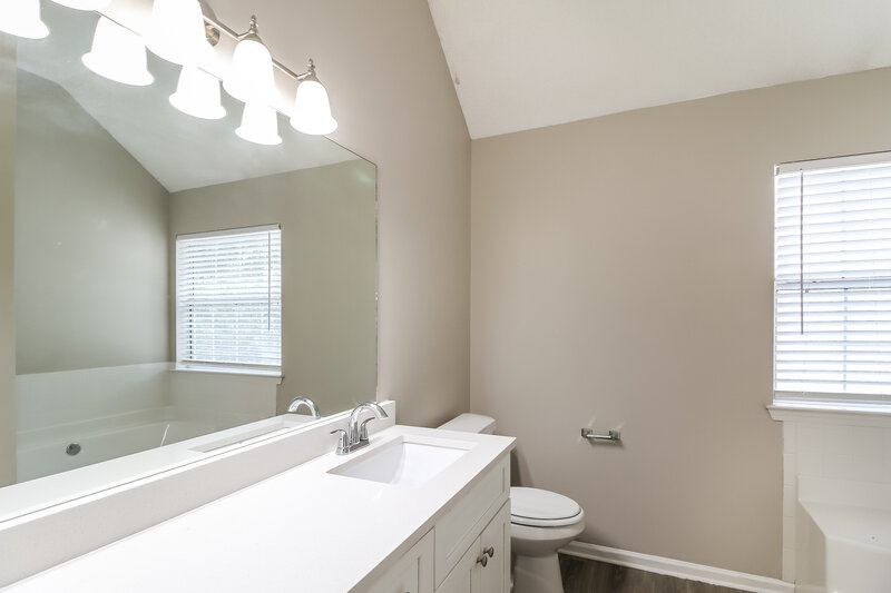 2,440/Mo, 2915 Russ Ln Lithonia, GA 30058 Main Bathroom View