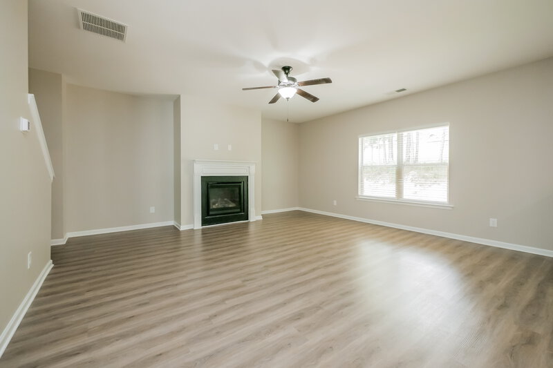 2,495/Mo, 136 Camellia Way Dallas, GA 30132 Living Room View