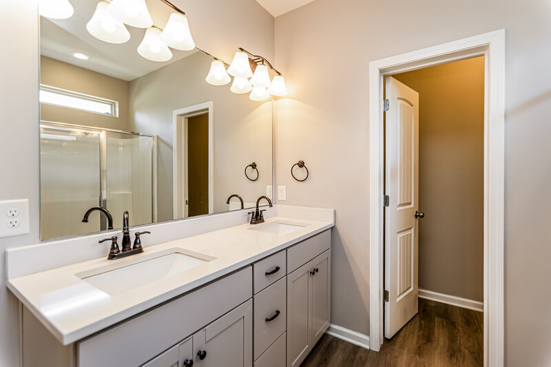 2,435/Mo, 136 Camellia Way Dallas, GA 30132 Main Bathroom View