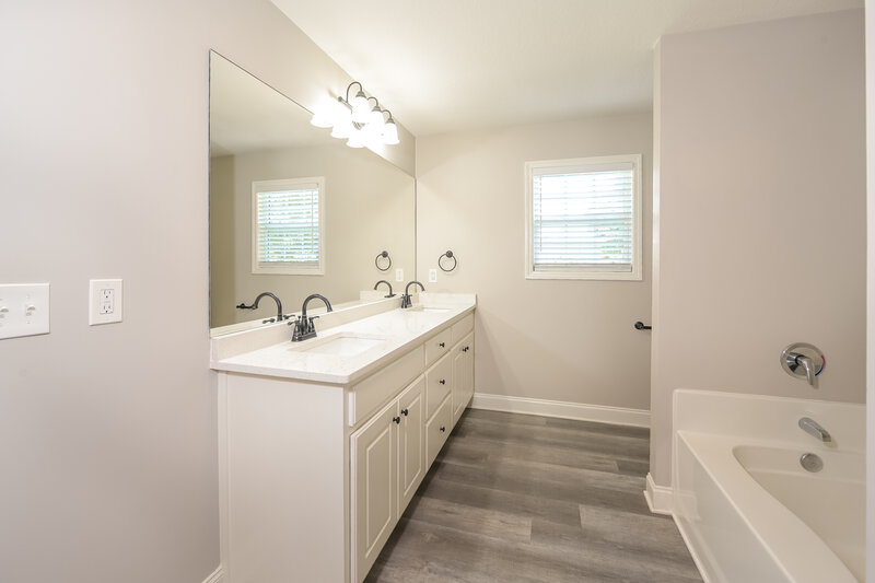2,020/Mo, 368 Embassy Dr Winder, GA 30680 Main Bathroom View
