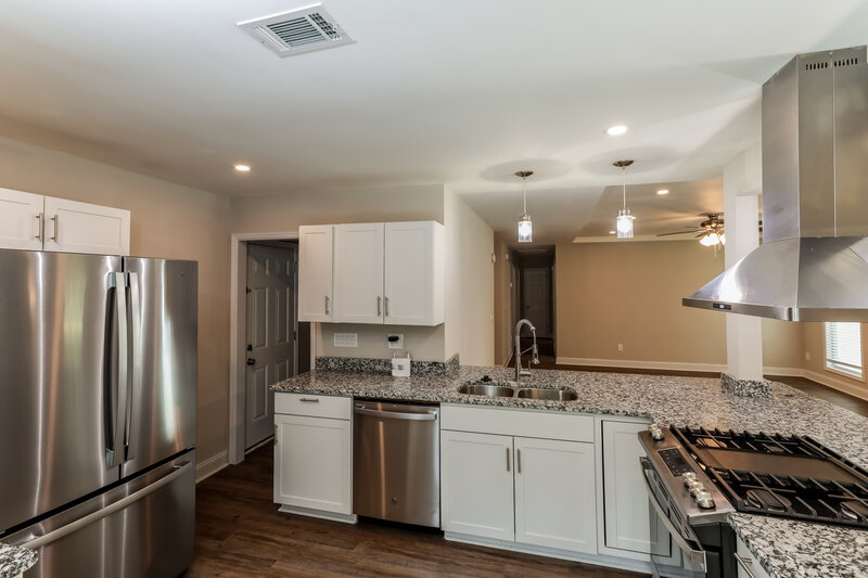 2,730/Mo, 776 Pepperwood Trl Stone Mountain, GA 30087 Kitchen View 2