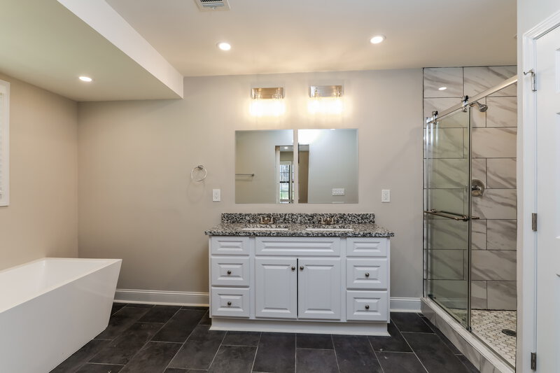 2,730/Mo, 776 Pepperwood Trl Stone Mountain, GA 30087 Main Bathroom View