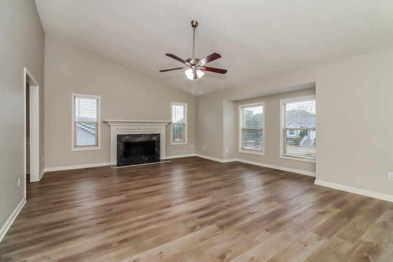 1,930/Mo, 18 Bramblewood Trl SW Cartersville, GA 30120 Living Room View