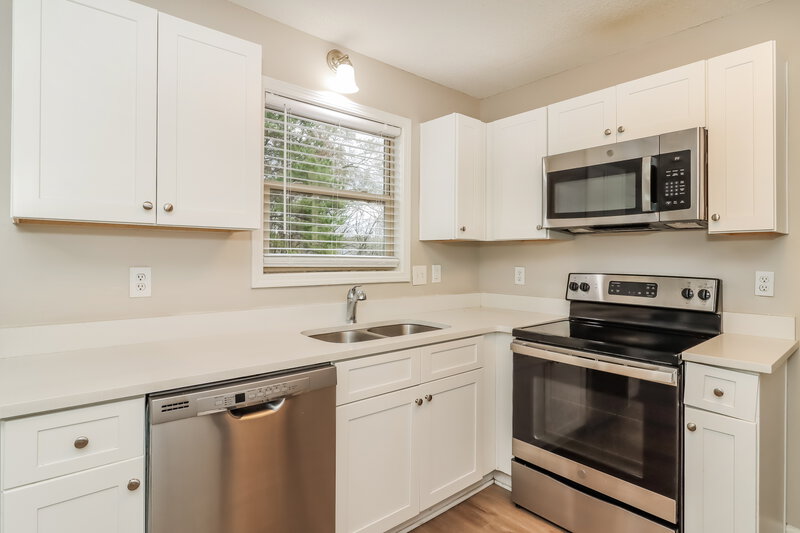 1,930/Mo, 18 Bramblewood Trl SW Cartersville, GA 30120 Kitchen View 2