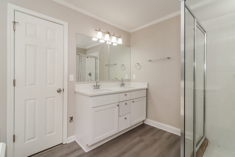 1,930/Mo, 18 Bramblewood Trl SW Cartersville, GA 30120 Main Bathroom View