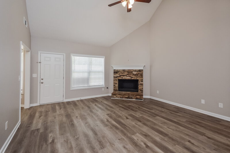 2,095/Mo, 70 Camerons Ter Covington, GA 30016 Living Room View