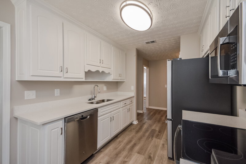 2,095/Mo, 70 Camerons Ter Covington, GA 30016 Kitchen View 2