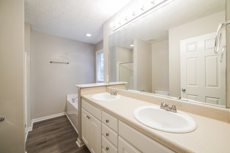 1,990/Mo, 124 S Winds Dr Villa Rica, GA 30180 Main Bathroom View