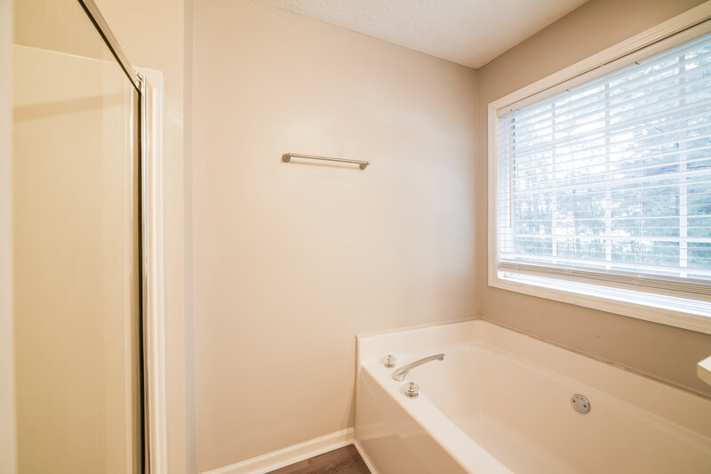 1,990/Mo, 124 S Winds Dr Villa Rica, GA 30180 Main Bathroom View 2