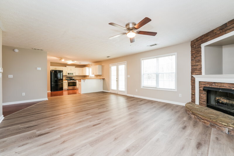 2,100/Mo, 385 Shadowbrooke Cir Loganville, GA 30052 Living Room View 2