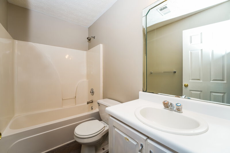 2,100/Mo, 385 Shadowbrooke Cir Loganville, GA 30052 Bathroom View