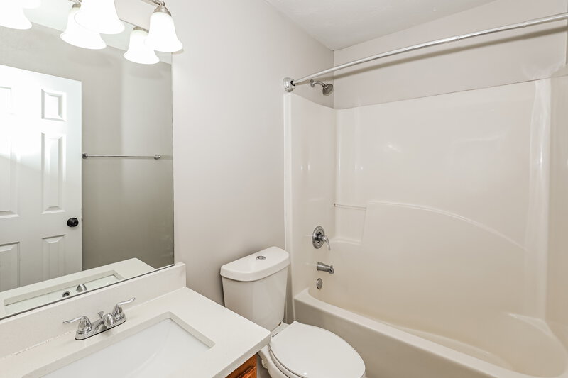 2,990/Mo, 766 Patriots Point St Locust Grove, GA 30248 Main Bathroom View 2