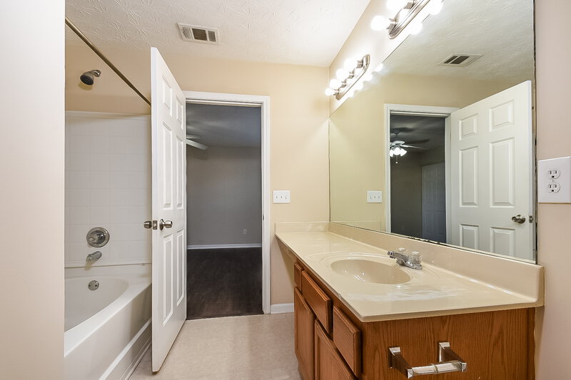 3,010/Mo, 239 Hiawassee Dr Woodstock, GA 30188 Main Bathroom View 2
