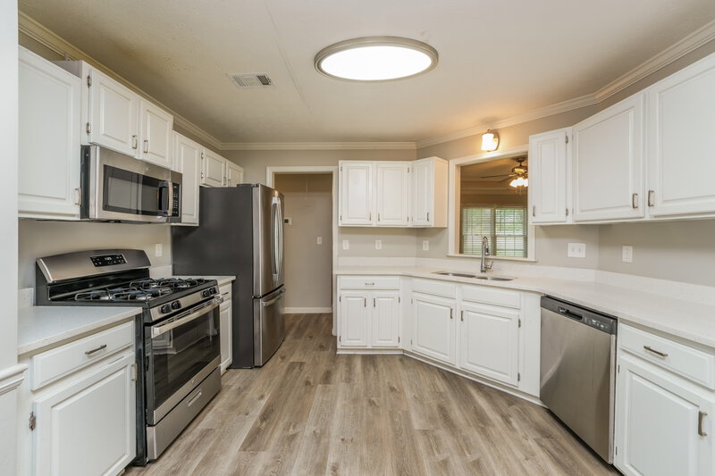 2,000/Mo, 3580 Traddsprings Way Snellville, GA 30039 Kitchen View