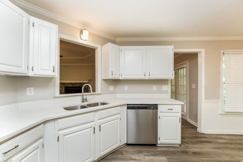 2,000/Mo, 3580 Traddsprings Way Snellville, GA 30039 Kitchen View 2