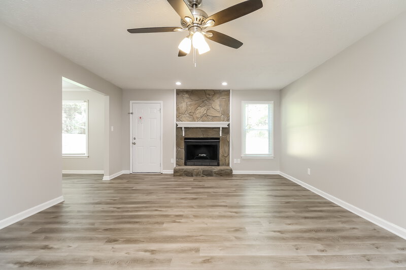 3,030/Mo, 35 Riverside Ct Hampton, GA 30228 Living Room View 2
