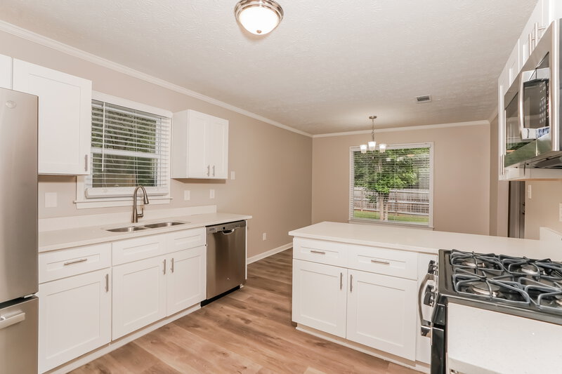 1,890/Mo, 35 Riverside Ct Hampton, GA 30228 Kitchen View 2